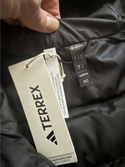 Куртка пуховик демізесонна з капюшоном adidas terrex розмір s
