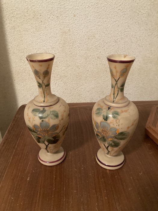 Jarras e pratos decorativos antigos