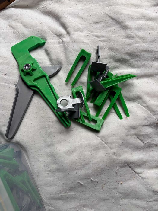 Kit Nivelamento Azulejos Meister 351 Peças Alicate Cunhas Pavimento