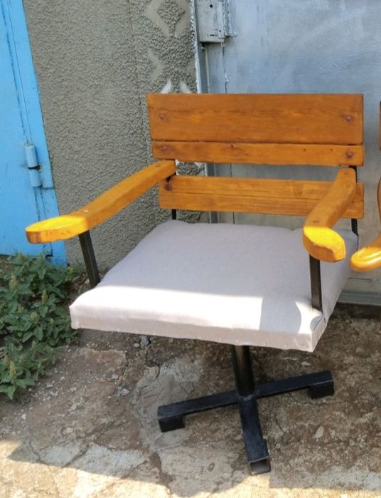 Металлическое крутящееся гаражное кресло (склад, СТО, мастерская)