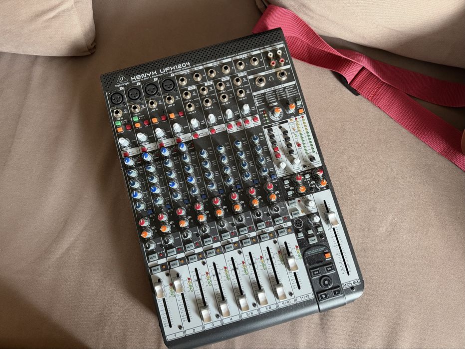 Мікшерний пульт Behringer Xenyx UFX1204 USB