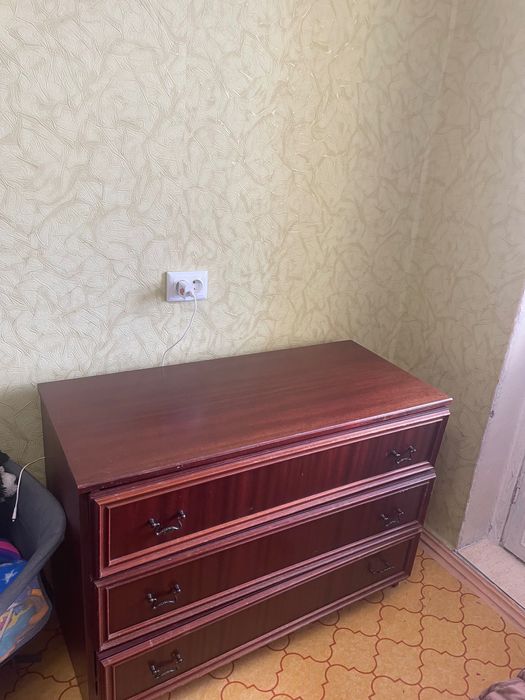 Комод коричневий