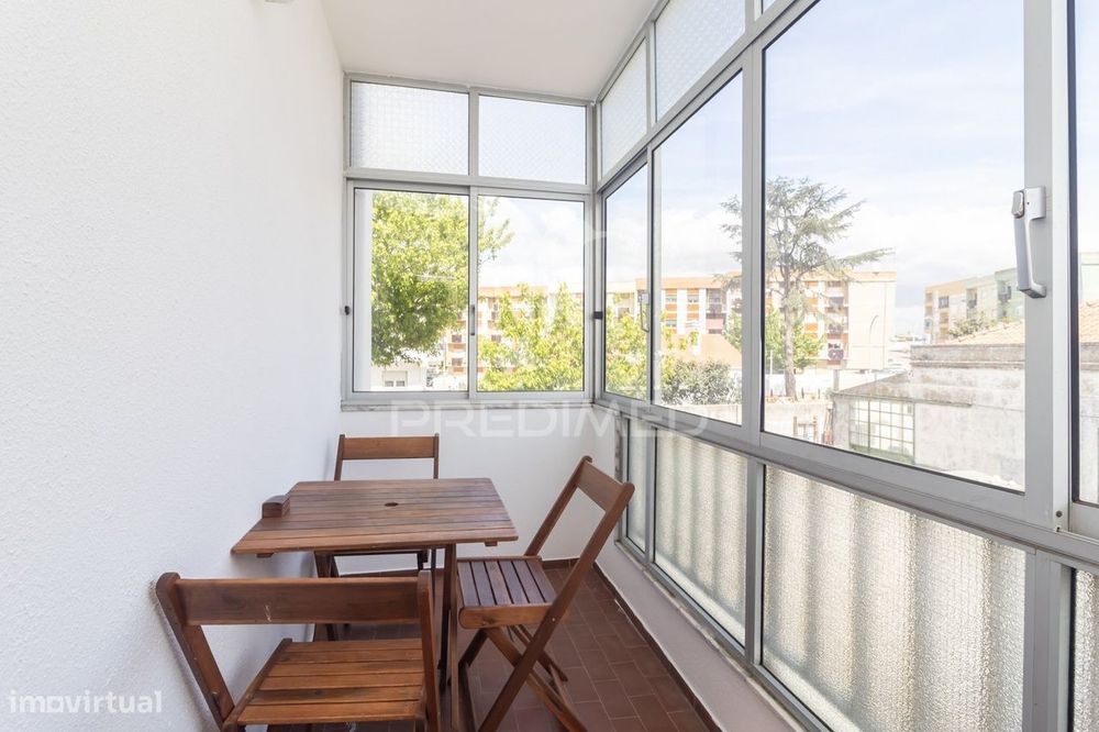 Apartamento T2 com 2 Marquises ,4 Caminhos em Setúbal.