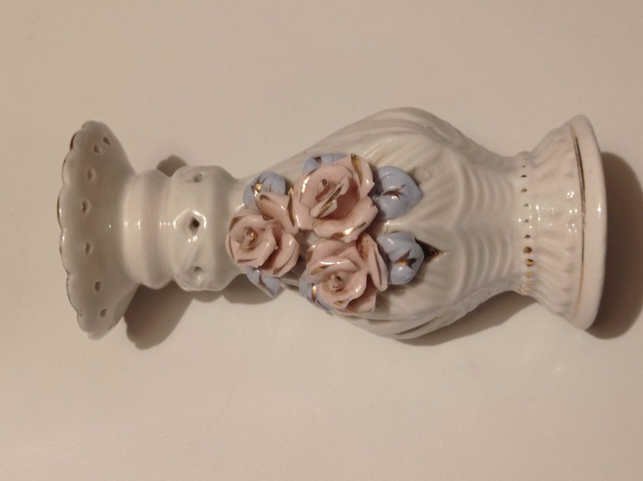 Świecznik z rózami.