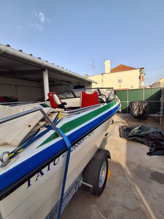 Barco com motor Honda