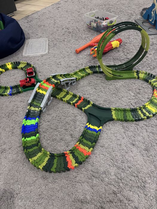 Трек Гоночний, дорога Динозаври