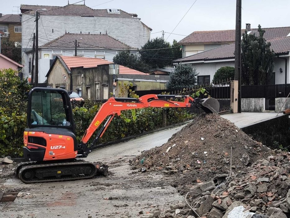 Mini Escavadora Kubota 3T com Operador | 30€/Hora