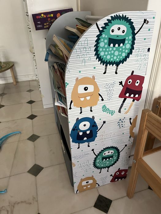 Estante de livros para crianças