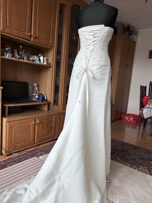 Prześliczna sukienka z tej epoki 2000