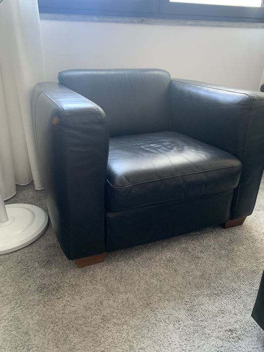 Sofá individual em pele verdadeira, usado mas em otimas condicoes