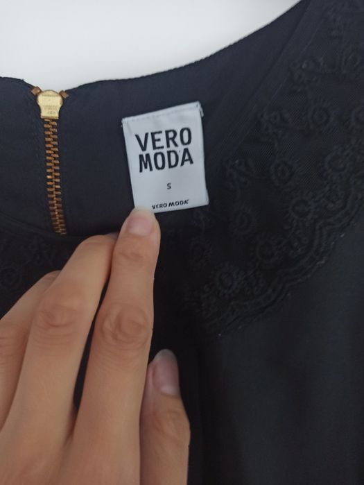Czarna lekka bluzka Vero Moda r. S