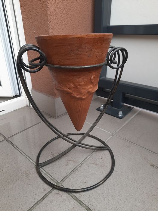 Donica ozdobna na stojaku