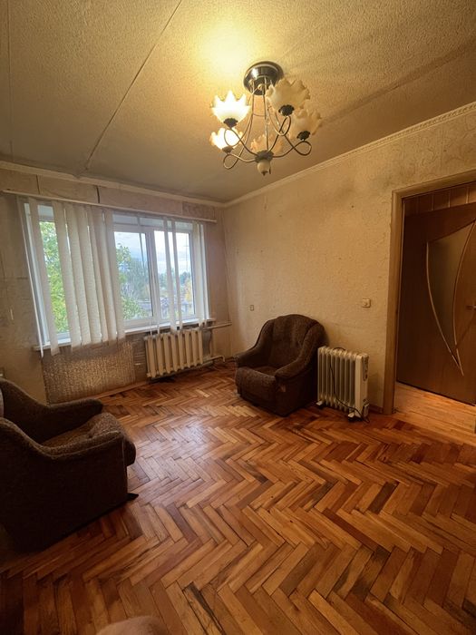 Продаж 2 кімнатноі квартири з окремими кімнатами аул.Руставі