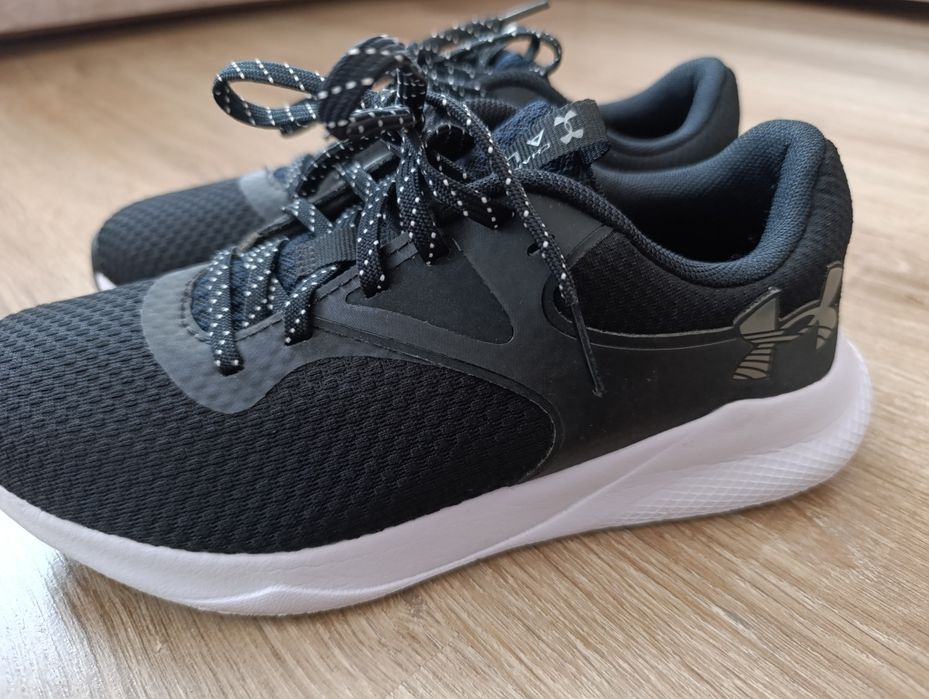 Damskie sportowe do biegania 38 Under Armour