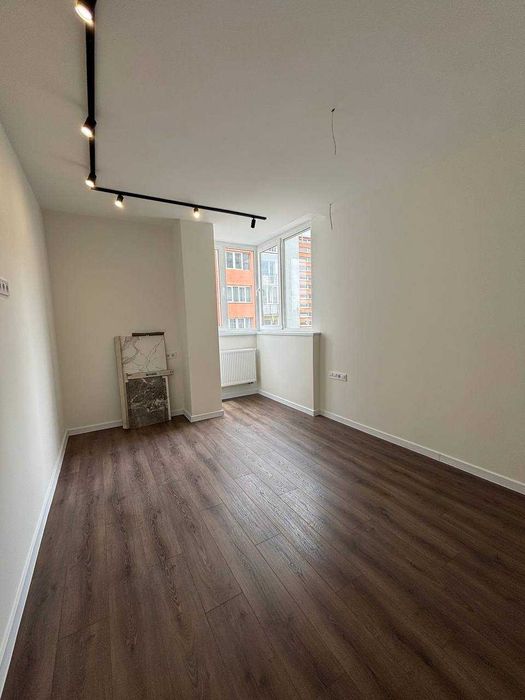 Трикімнатна квартира з ремонтом в центрі міста_M