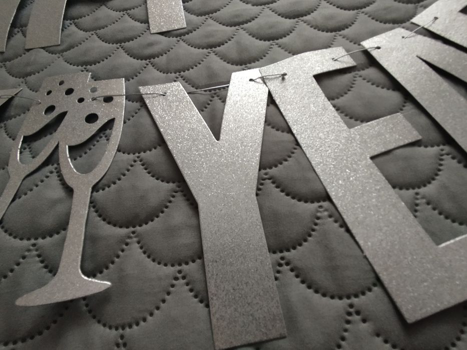 Dekoracja sylwestrowa girlanda napis Happy New Year srebrny błyszczący