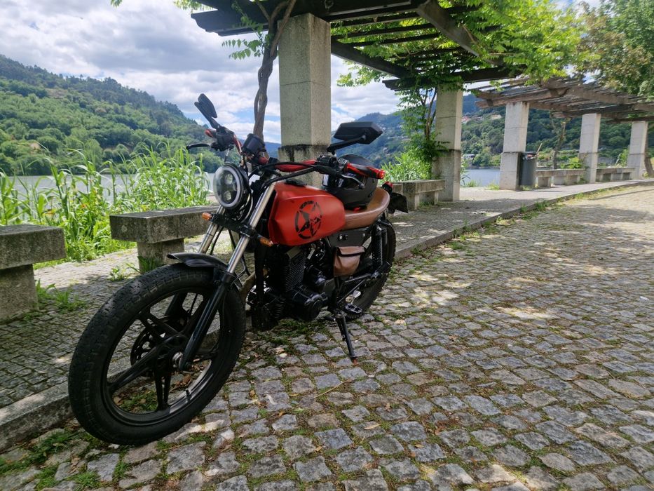 Moto 125 4t 11cv costumizada "Café Racer "