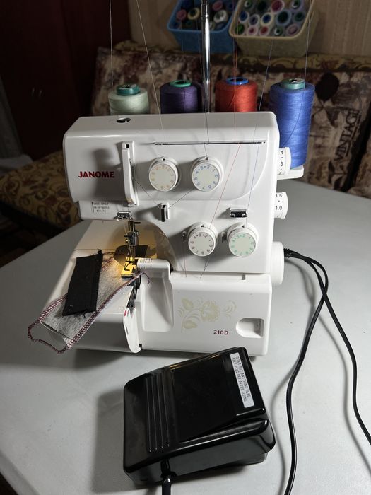 Оверлок Janome 210D