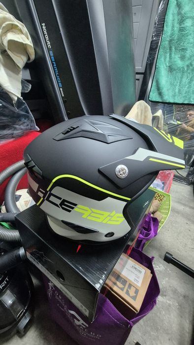 Capacete scorpion,  Ducati logo peak2.0,  blusão Alpinestars e Dainese