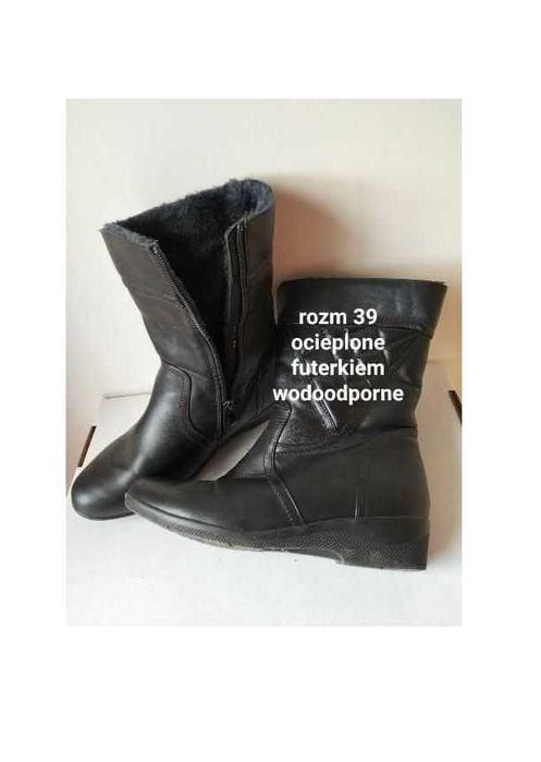 Całe Ocieplane kozaki 39 na niskim klinie koturnie czarne na zamek