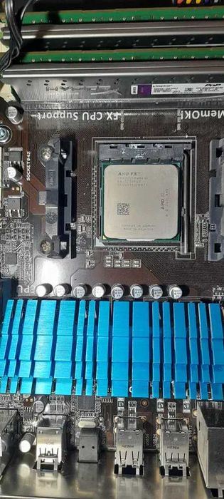 Płyta główna Asus M5A97 R2.0 AM3+ ATX z procesorem AMD FX-8320