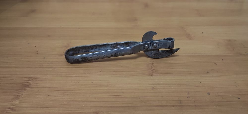 Консервний ключ, відкривачка