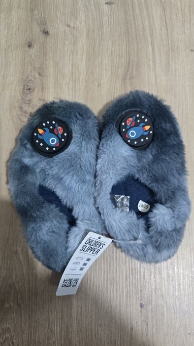 Nowe Kapcie dla chłopca 28/29