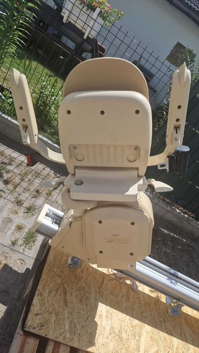 Winda schodowa zewnętrzna Brooks krzesło podnośnik inwalidzka prosta