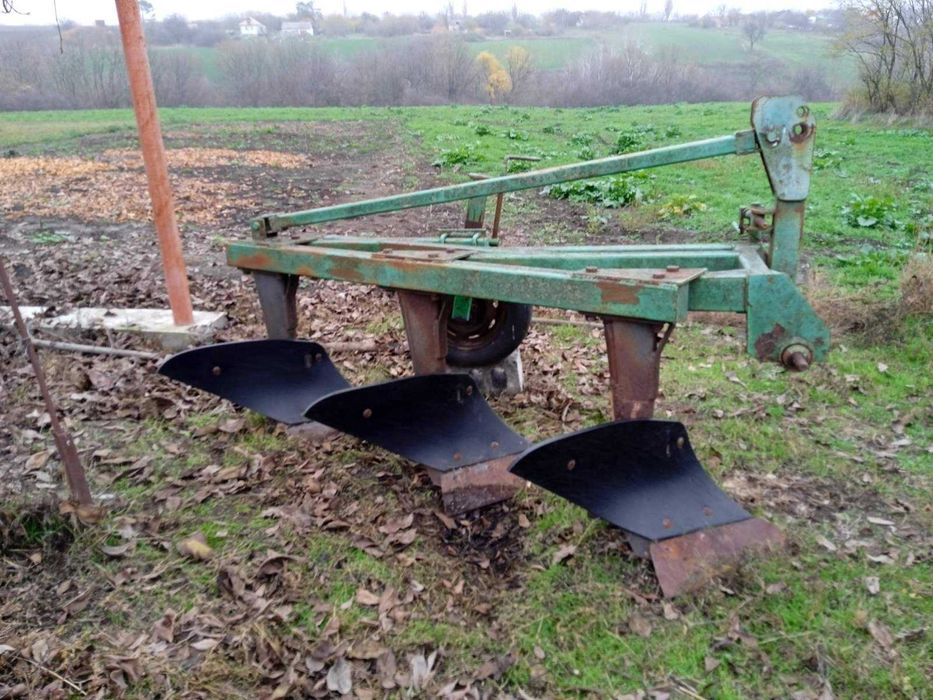 Навісний плуг  для тракторів малої та середньої потужності