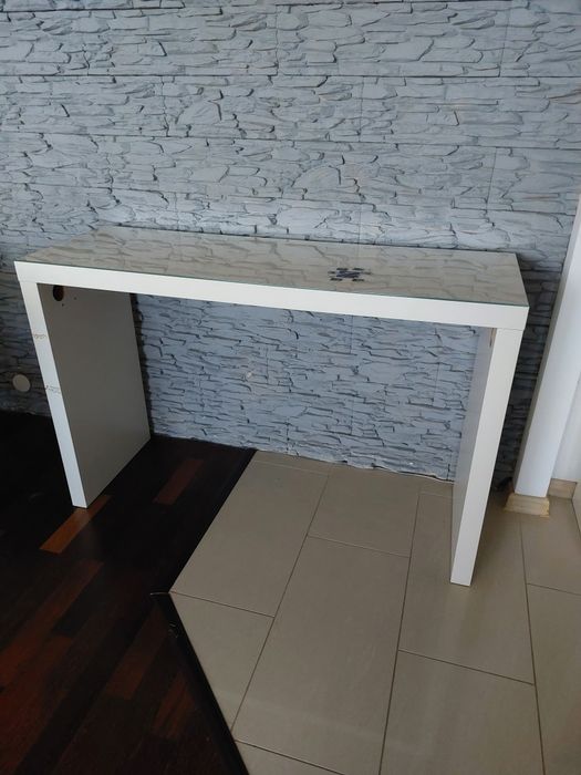 Biała konsola Ikea