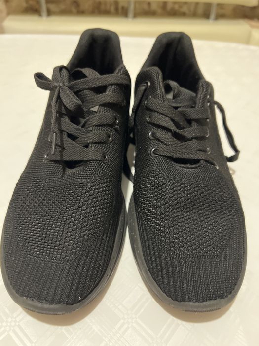 легкі спортивні або прогулянкові кросівки Skechers