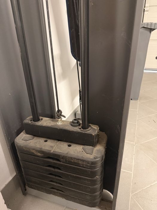 Vendo maquina de ginasio + pesos