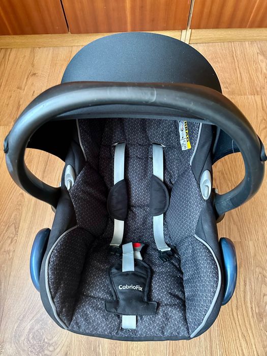 Fotelik samochodowy Maxi-Cosi CabrioFix z bazą Family Fix