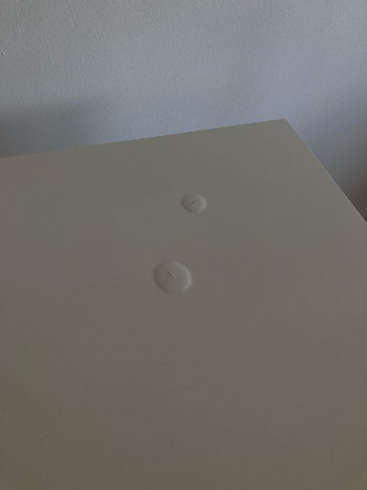 Mesa de cabeceira IKEA. VIKHAMMER