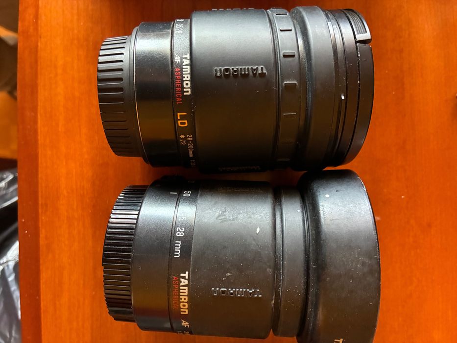 Máquina fotográfica - objectivas e flash