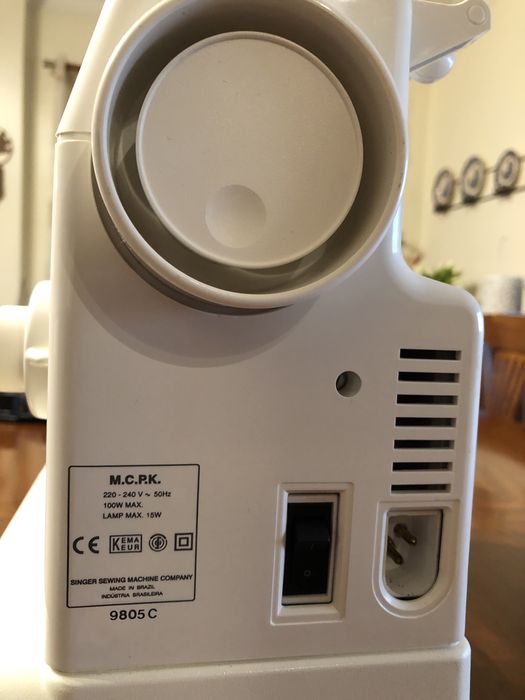 Máquina de costura Singer NOVA