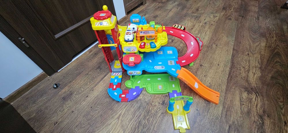 Vtech garaż plus autka
