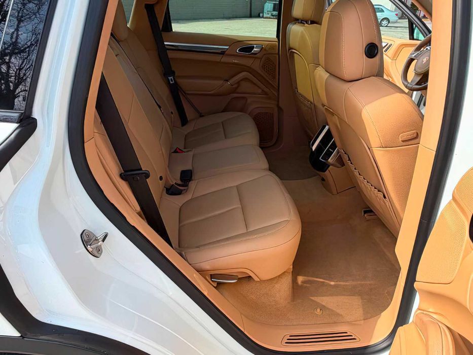 Porsche Cayenne      2014