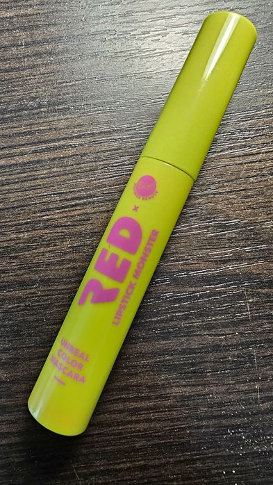 Bell, Red Lipstick, Unreal Color Mascara, Freaky. Różowy tusz do rzęs.