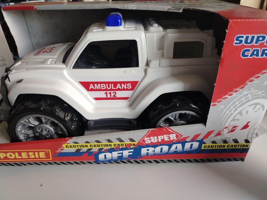 duże Auto terenowe samochód karetka pogotowia