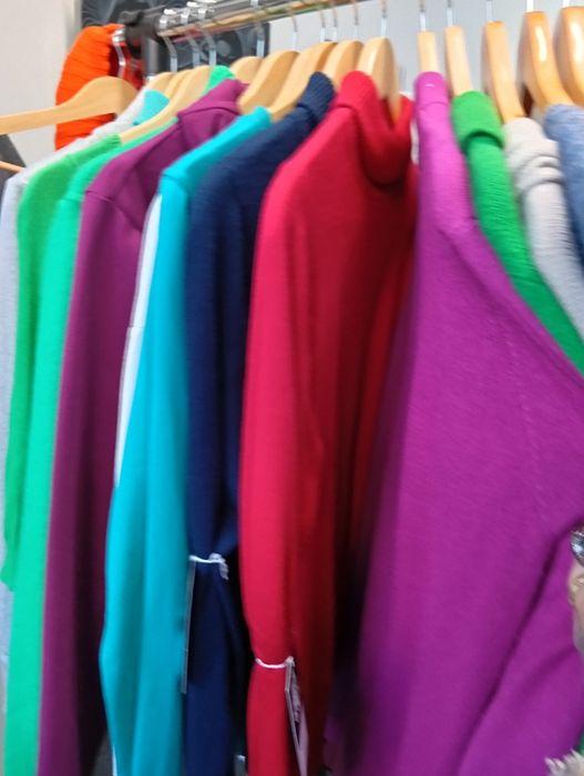 Lote de 23 peças de roupa de inverno feminina