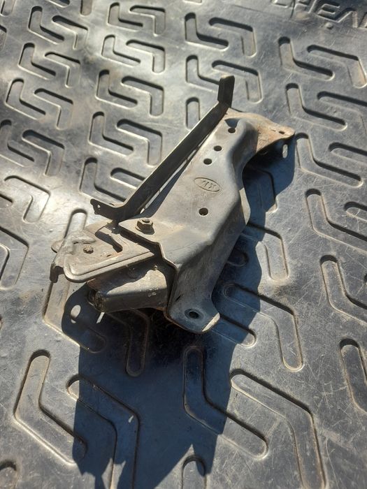 Замок капота для Киа Соренто 1