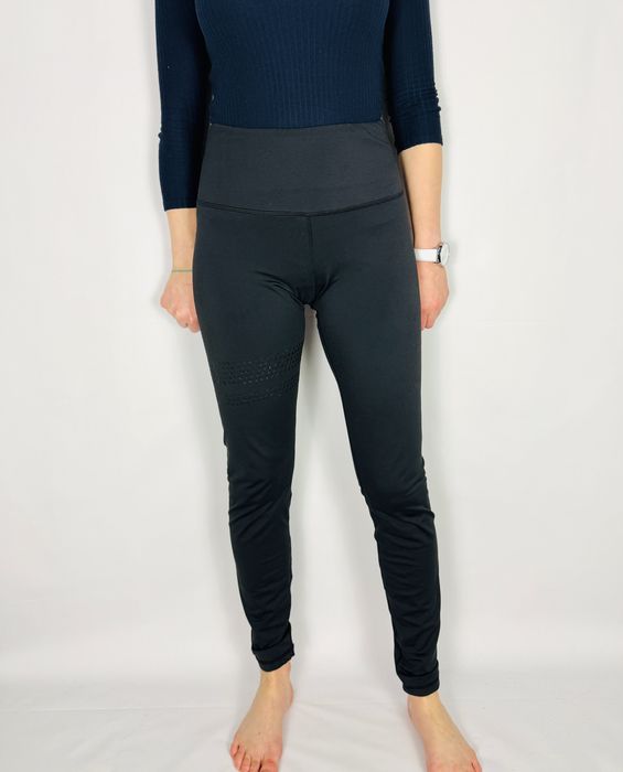 Czarne legginsy sportowe z perforacją M 38