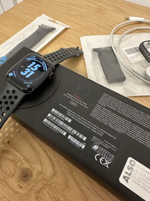 Apple Watch 7 Nike Cellular czarny 45 cm