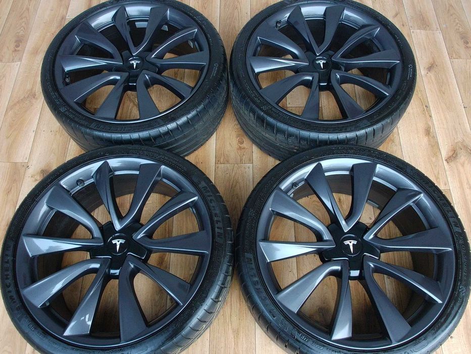 Felgi Tesla model 3 20 5x114,3 ET 35 z czujnikami ładne!