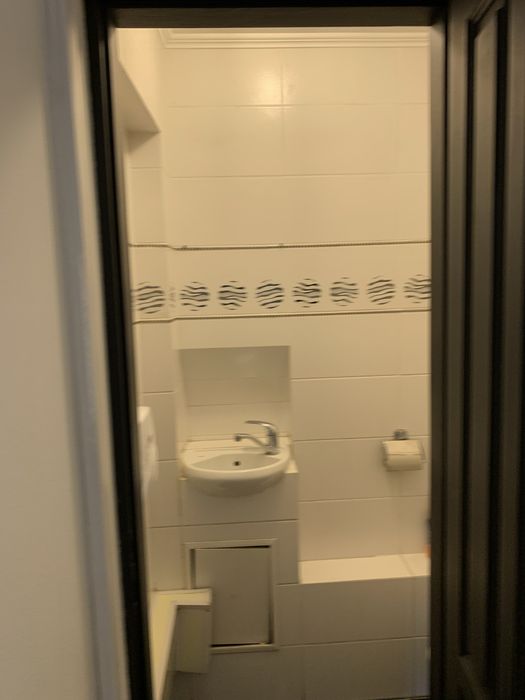 Продається комерційне приміщення   на вулиці Злуки