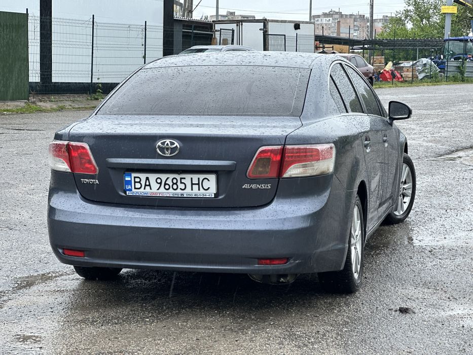 Тойота Авенсис 2011г 1.8 гбо