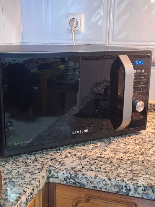 Micro-ondas Samsung MS23F301TAK Preto – 23L