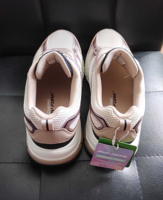 Продам Кросівки skechers