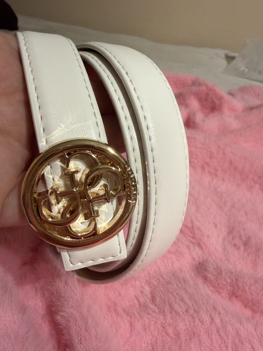 Bialy pasek guess